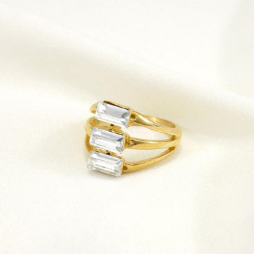 ANILLO DORADO 3 PIEDRAS RECTANGULARES TALLA #6